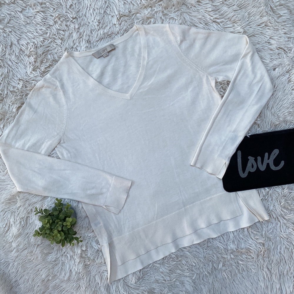 Loft V-neck Sweater 💗 Ivory